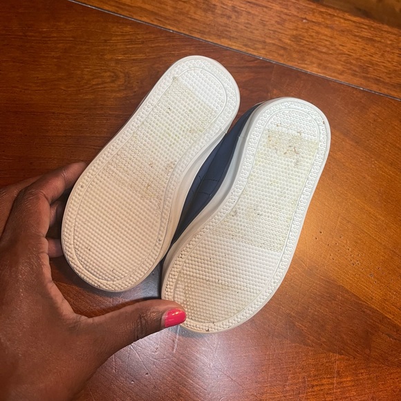 Old Navy toddler shoes - Picture 2 of 6